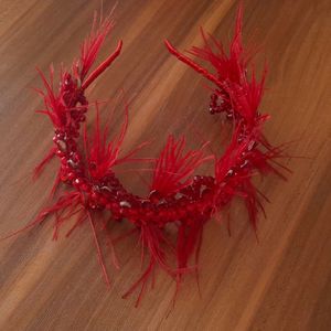 خرید آنلاین تاج یلدایی قرمز پر دار