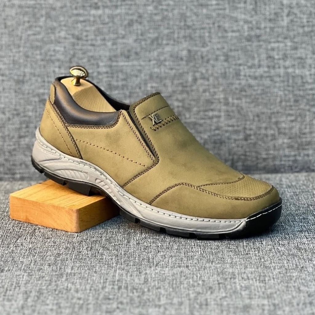 قیمت ارزان کفش طبی چرم مردانه  بی بند مدل اروند زیتونی