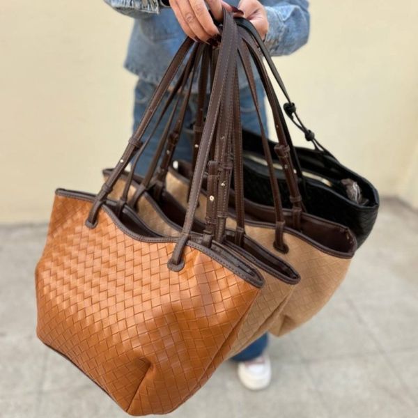 کیف دوشی زنانه و دخترانه جادار مدل زاویر پروانه