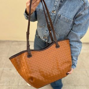 خرید انلاین کیف دوشی زنانه و دخترانه جادار مدل زاویر پروانه