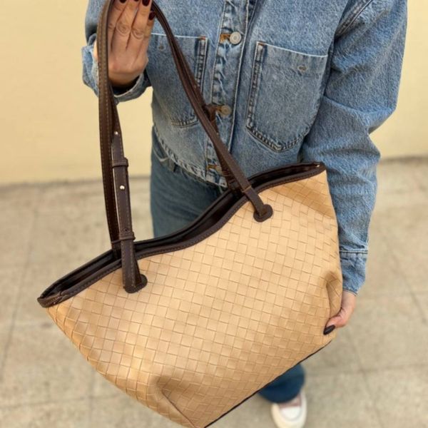 کیف دوشی زنانه و دخترانه جادار مدل زاویر پروانه