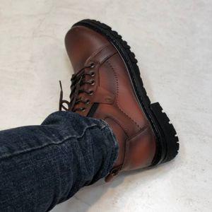 فروش اینترنتی کفش نیم بوت مردانه چرم طرح لیون عسلی