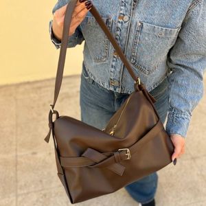 خرید آنلاین کیف دوشی چرم زنانه و دخترانه مدل لیتلا پروانه