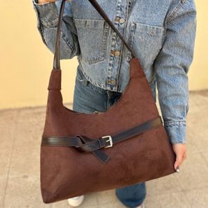 کیف دوشی زنانه و دخترانه مدل کاریک پروانه