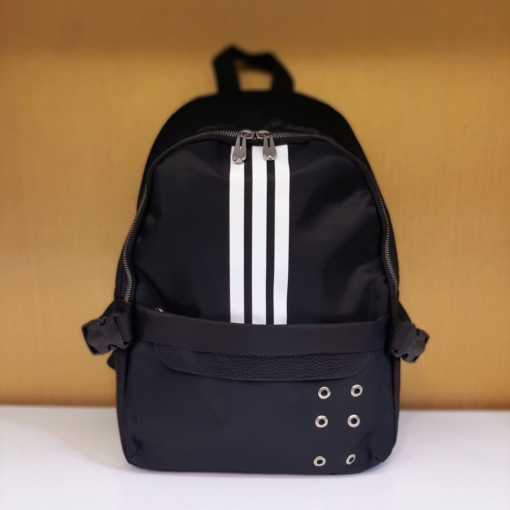 خرید انلاین کوله پشتی سفید مشکی