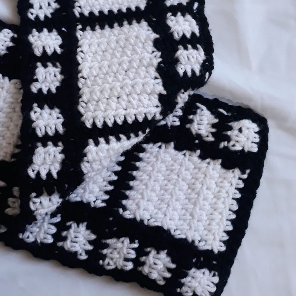 فروش اینترنتی شالگردن بافتنی طرح نوار فیلم