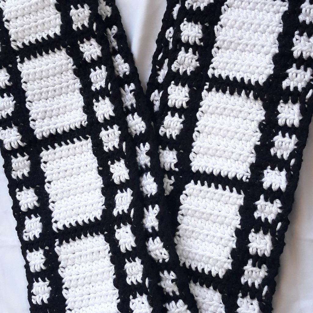 خرید اینترنتی شالگردن بافتنی طرح نوار فیلم