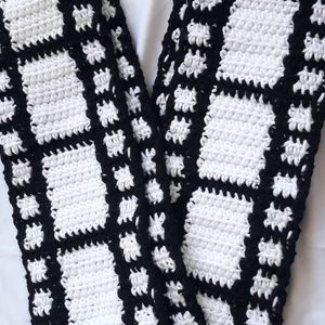 خرید اینترنتی شالگردن بافتنی طرح نوار فیلم