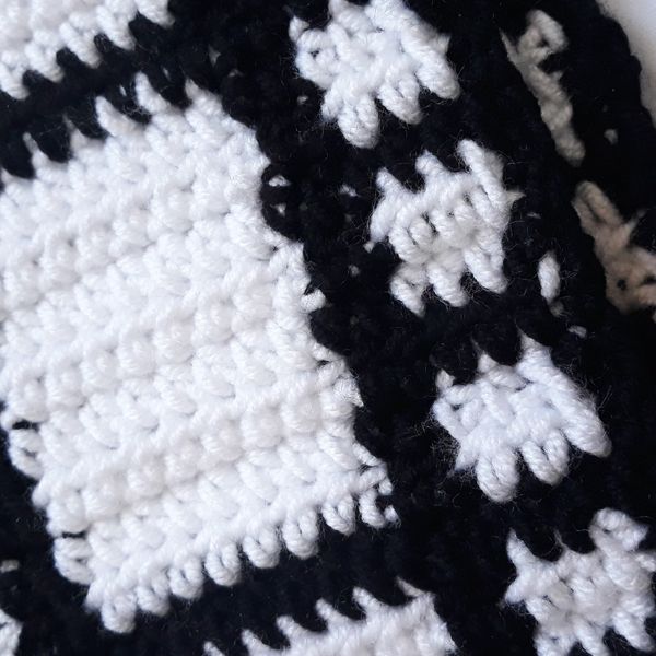 شالگردن بافتنی طرح نوار فیلم