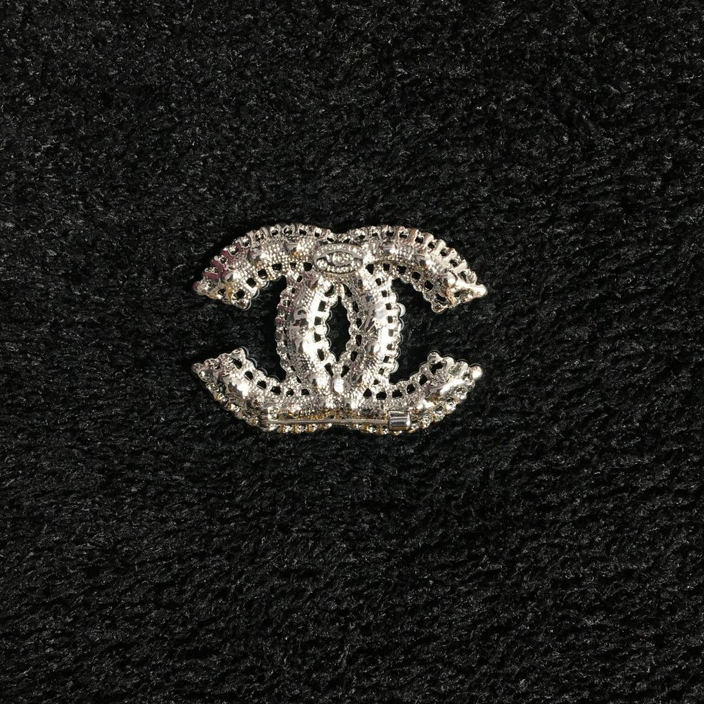 مشخصات سنجاق سینه طرح شنل