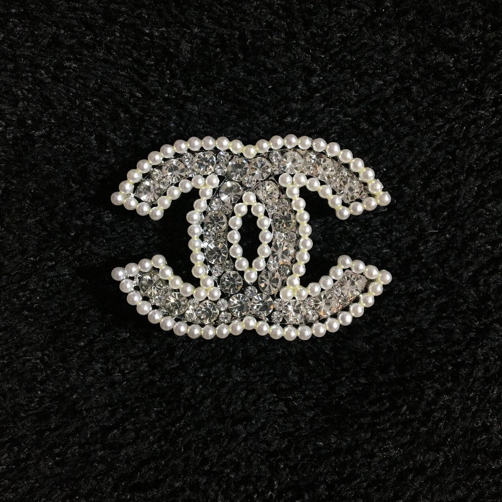 قیمت ارزان سنجاق سینه طرح شنل