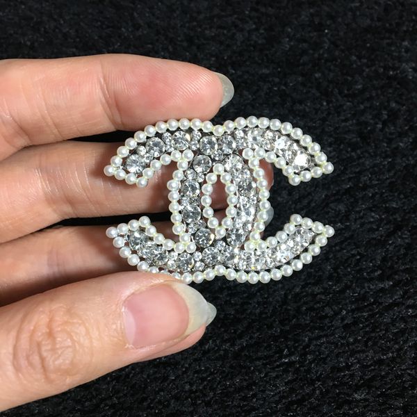 سنجاق سینه طرح شنل