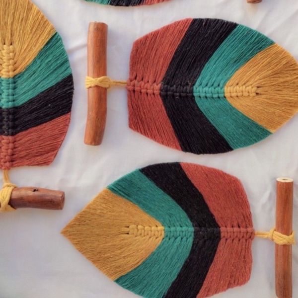 تک‌برگ مکرومه بافی سه رنگ