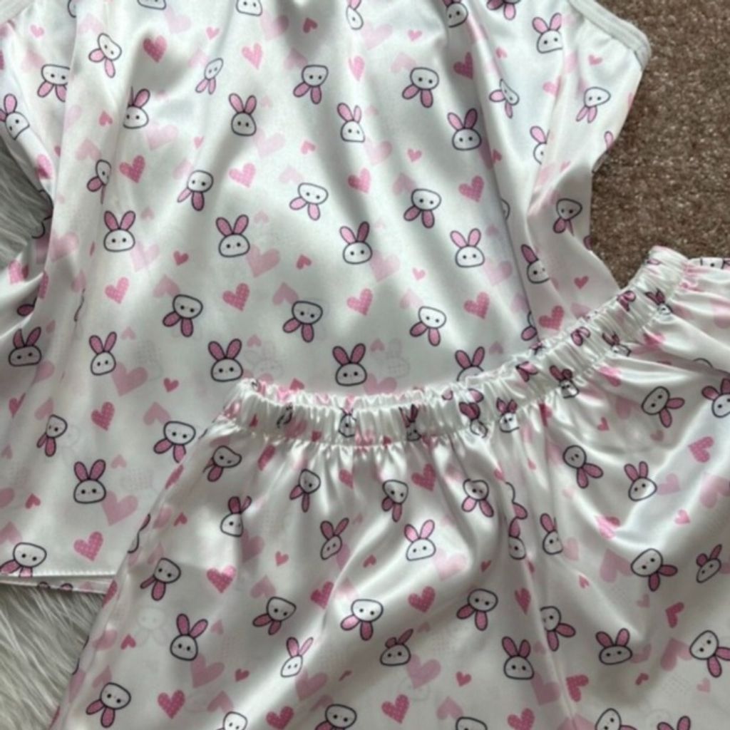 مشخصات تاپ و شلوارک خرگوش بانی