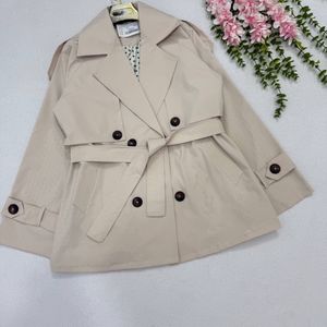 مشخصات مانتو بارونی طرح هینا