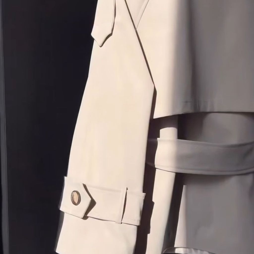 خرید اینترنتی مانتو بارونی طرح هینا