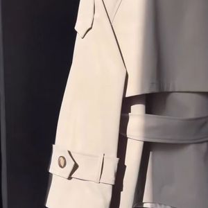 خرید اینترنتی مانتو بارونی طرح هینا