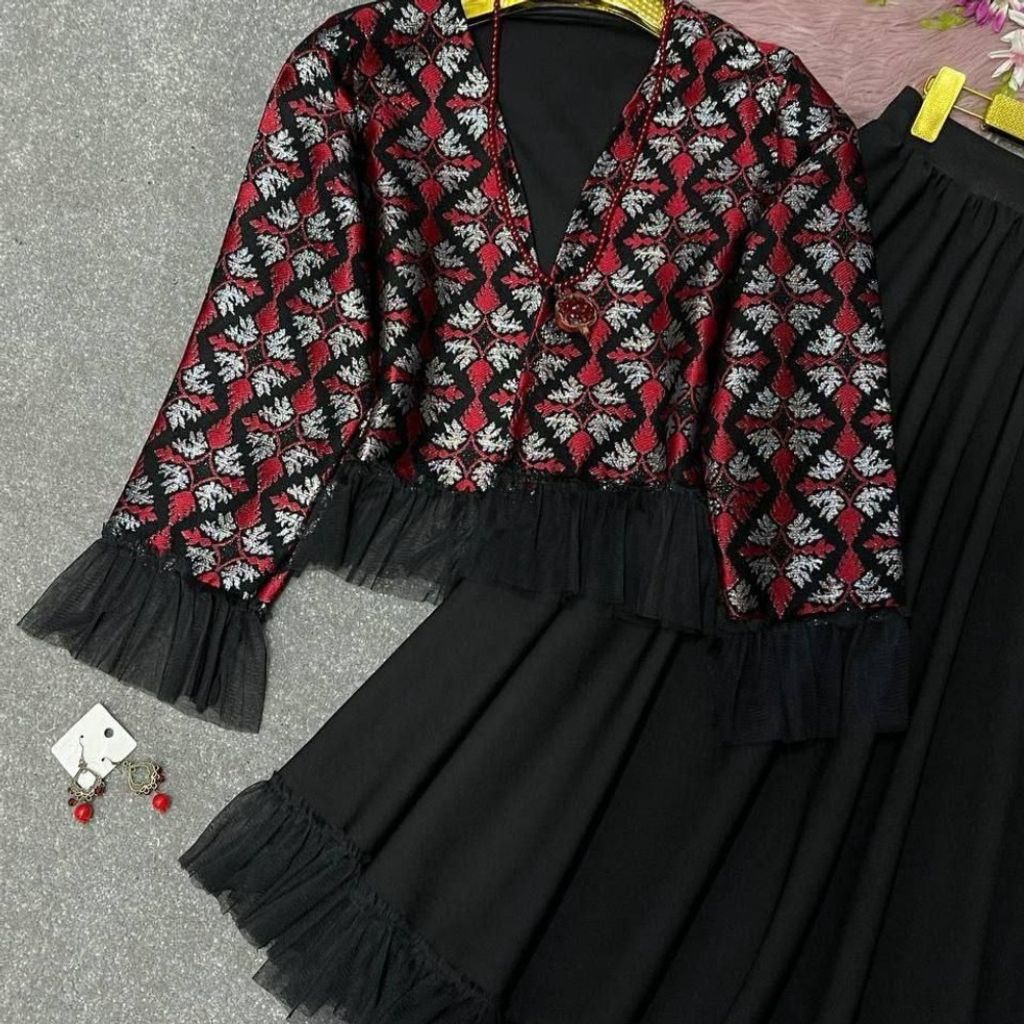 مشخصات ست کت و دامن مازراتی یلدایی