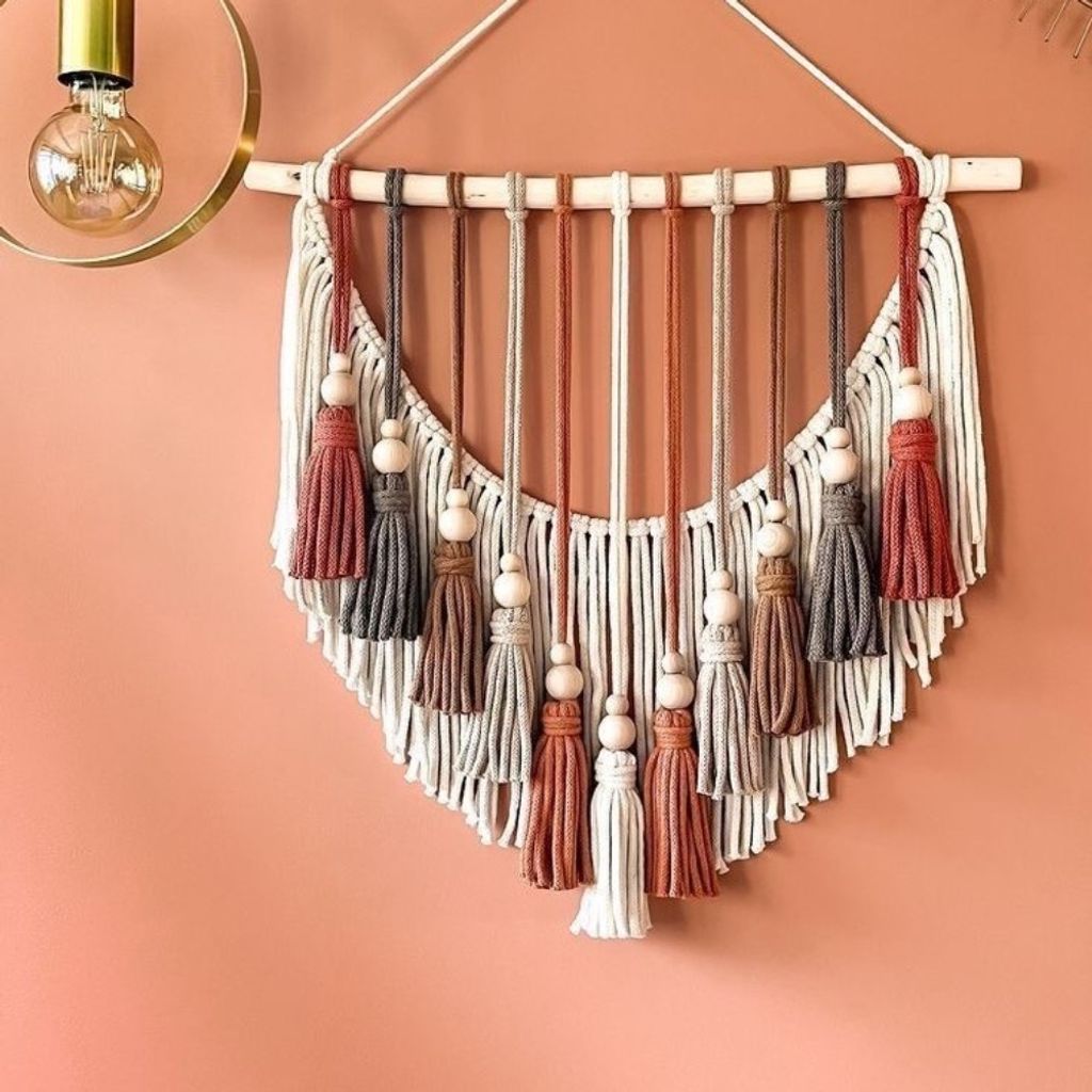 قیمت ارزان دیوارکوب منگوله مهره چوبی  مدل ماهک