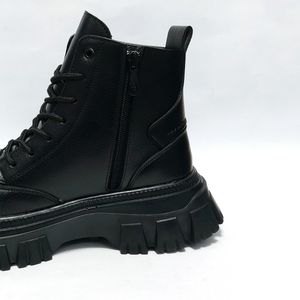 فروش اینترنتی نیم بوت برشکا طرح دکتر مارتینز Bershka Dr.Martens