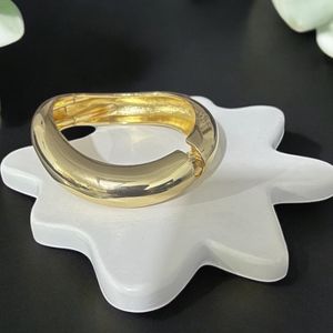 خرید آنلاین دستبند النگویی آیینه ای دفورمه کد 3330001