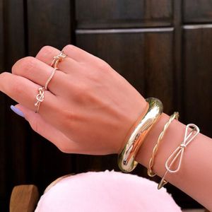 فروش اینترنتی دستبند النگویی آیینه ای دفورمه کد 3330001