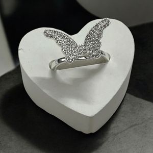 انگشتر زنانه طرح پروانه نگینی کد 3331002