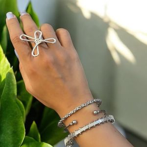 مشخصات انگشتر زنانه دفورمه گره ای کد 3331004