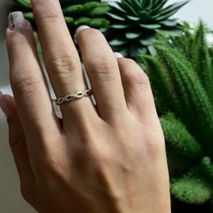 انگشتر زنانه بافتی نگینی کد 3331021