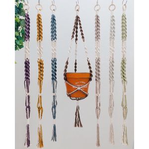 اویز گلدان مکرومه بافی طرح دورنگ