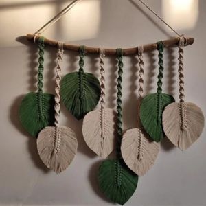 آویز مکرومه برگ با چوب طبیعی طرح سبزه