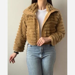 خرید اینترنتی بامبر جکت پشمی خز سویشرت زنانه کت