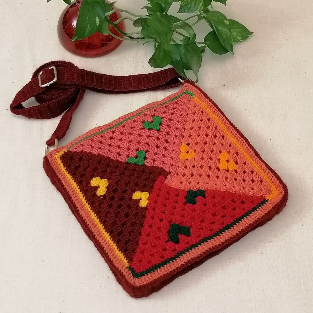 فروش اینترنتی کیف رودوشی طرح کاشی ایرانی و قلب کد 09111