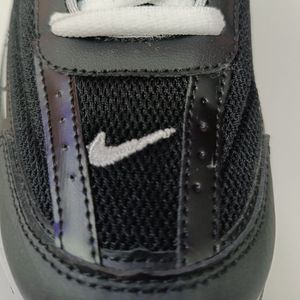 مشخصات کتونی مردانه نایک اینیشیتور Nike Initiator مشکی زیره سفید کیفیت بالا