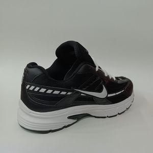 خرید انلاین کتونی مردانه نایک اینیشیتور Nike Initiator مشکی زیره سفید کیفیت بالا