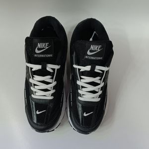 فروش اینترنتی کتونی مردانه نایک اینیشیتور Nike Initiator مشکی زیره سفید کیفیت بالا
