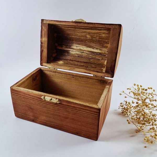 جعبه چوبی با در گنبدی