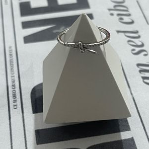 انگشتر زنانه گره نگینی کد 3331009