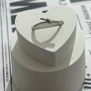 قیمت ارزان انگشتر زنانه گره نگینی کد 3331009