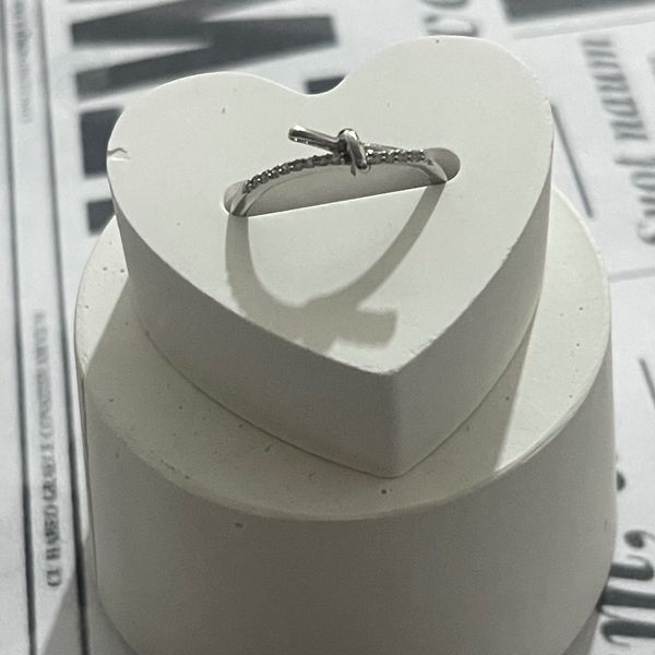 انگشتر زنانه گره نگینی کد 3331009