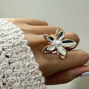 انگشتر زنانه فشن طرح گل