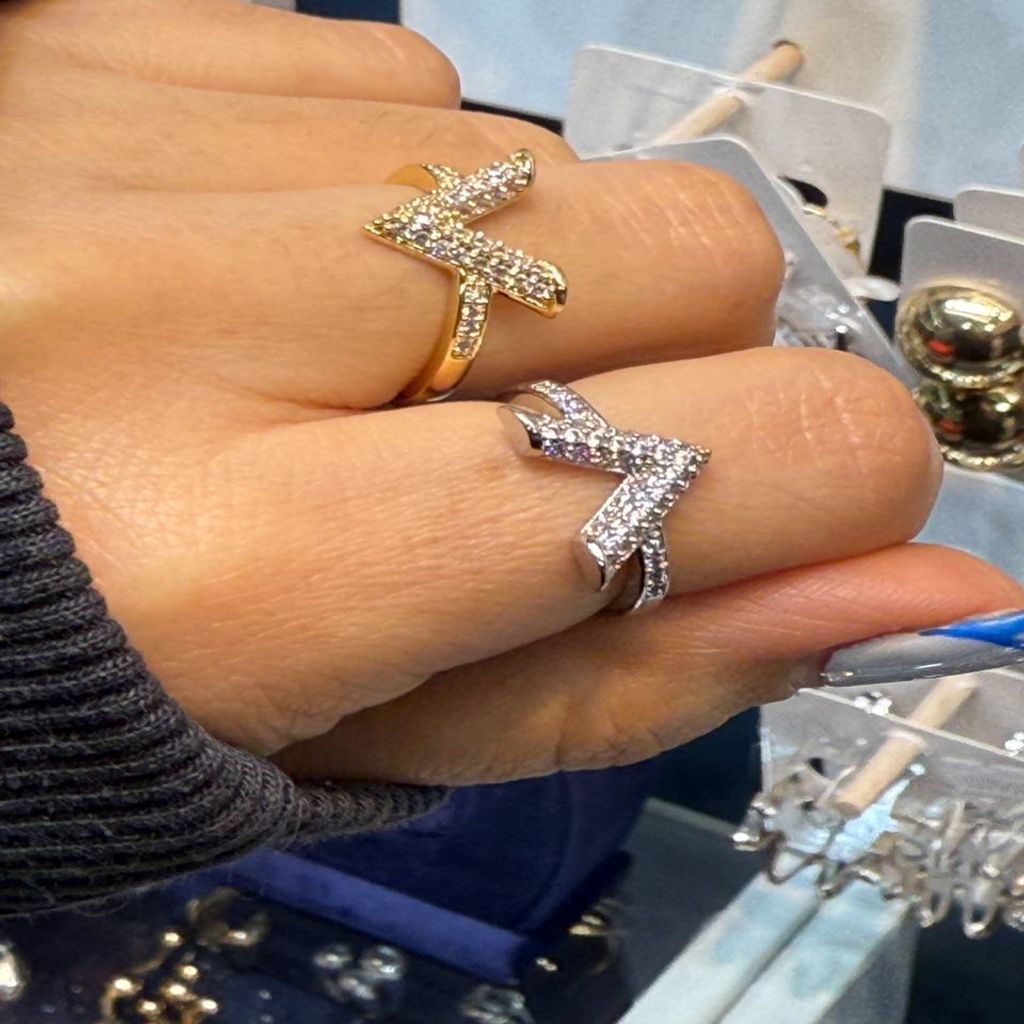 خرید اینترنتی قیمت انگشتر زنانه طرح نگین دار