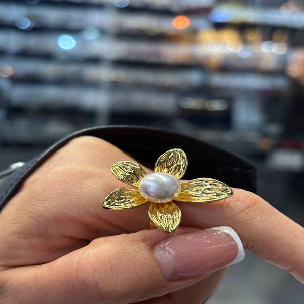 انگشتر زنانه فشن طرح گل مرواریدی