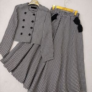 کت و دامن زنانه طرح درسا