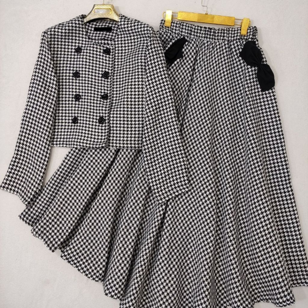 قیمت کت و دامن زنانه طرح درسا