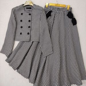 کت و دامن زنانه طرح درسا