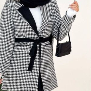 خرید انلاین مانتو زنانه کتی طرح دلوین