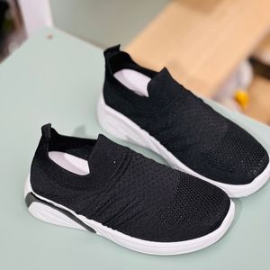 خرید اینترنتی قیمت کتونی بچگانه جورابی از K-Z کد 4023001