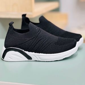 خرید اینترنتی قیمت کتونی بچگانه جورابی از K-Z کد 4023001