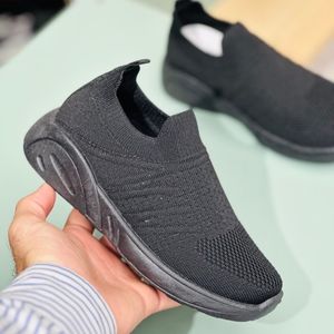 خرید اینترنتی قیمت کتونی بچگانه جورابی از K-Z کد 4023001